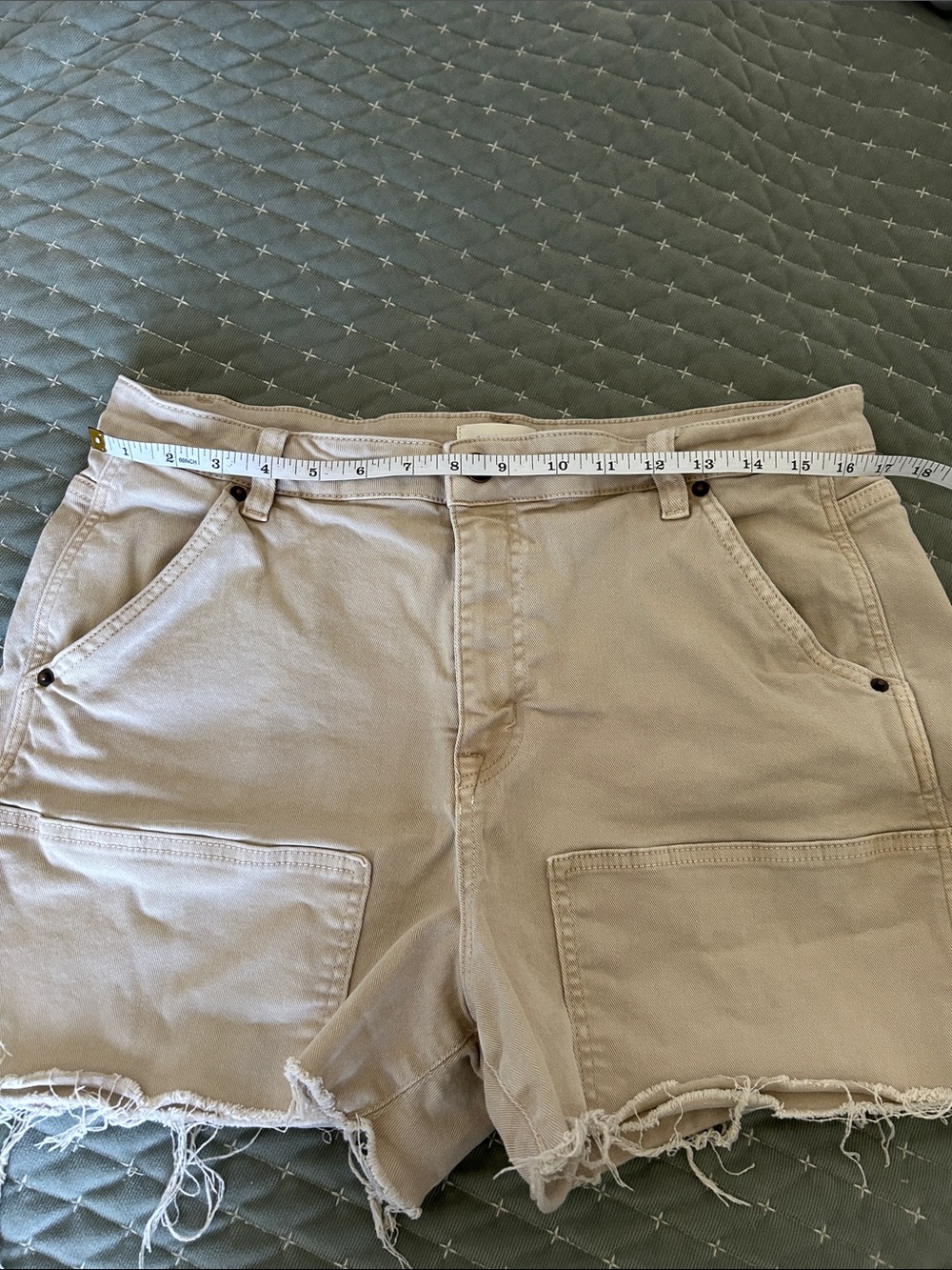 bohme Frayed-Hem Utility Jean Shorts in Beige - Picture 5 of 9